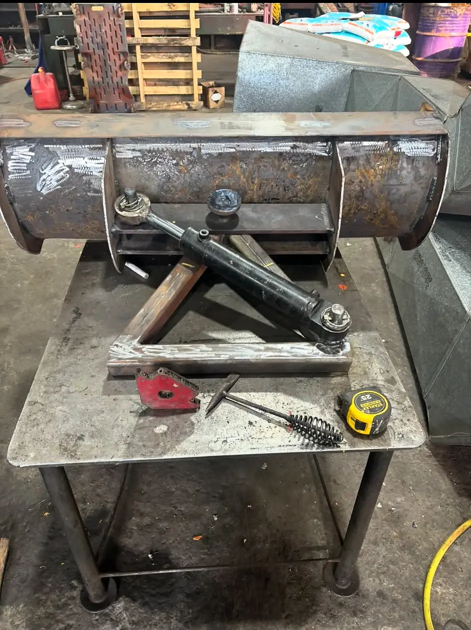 Mécanisme pivotant hydraulique fabriqué sur mesure en atelier